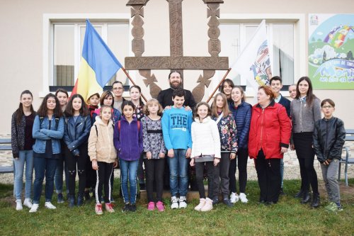 Activități cu copiii, tinerii și părinții la Moniom, județul Caraș-Severin Poza 114707