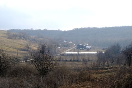 Satul din pustia cu patru locuitori și o mănăstire Poza 114613