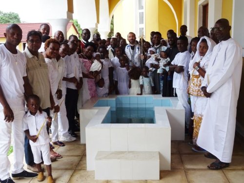 Botezuri în masă în Africa, Asia și Europa Poza 114420