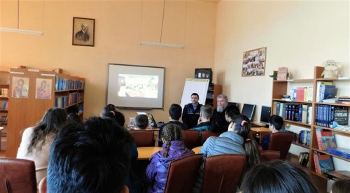 Workshop-ul cu tema „Criza valorilor morale și refugiul în dependențe”, la Școala Gimnazială „Iosif Moldovan” din Arad Poza 114398