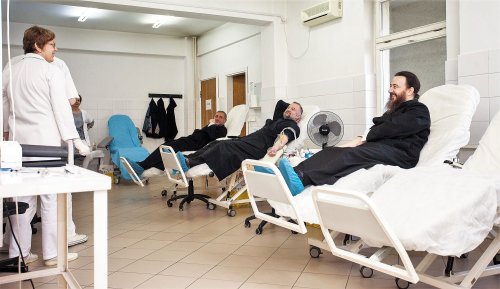 90 de preoți au donat sânge la Centrul Regional de Transfuzie Sanguină Mureș Poza 114176