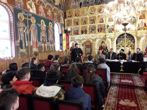 Întâlnire a tinerilor ortodocși la Sângeorgiu de Mureș Poza 114000