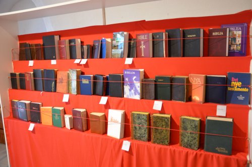 Expoziție cu 500 de exemplare de Biblii, la Timișoara Poza 113266