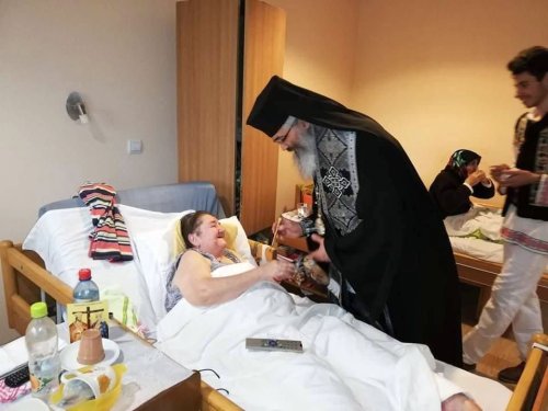 Preasfinţitul Părinte Antonie a oficiat Taina Sfântului Maslu la căminul de bătrâni din cartierul ieşean Bucium Poza 113218
