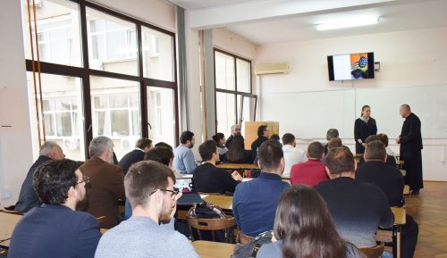 Lecții integrate pentru studenții teologi din Timișoara Poza 113087