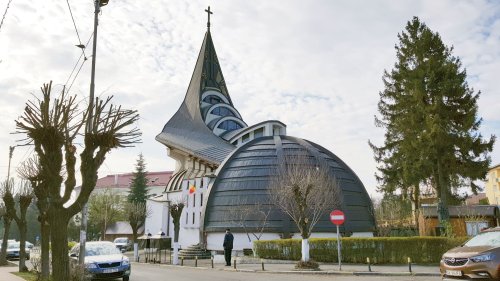 Liturghie arhierească la Biserica martirilor „In memoriam” din Suceava Poza 112880