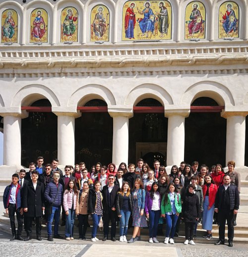Vizită culturală în București pentru elevi premianți Poza 112835