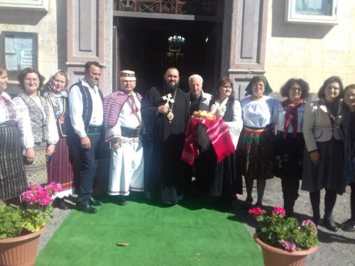 Satul românesc evocat de preoții din sudul Italiei Poza 112750