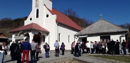 Pelerinaj la biserici și mănăstiri din Țara Lăpușului Poza 112648