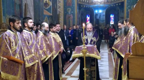 PS Ignatie a oficiat slujba Canonului Sfântului Andrei Criteanul la Huşi Poza 112589
