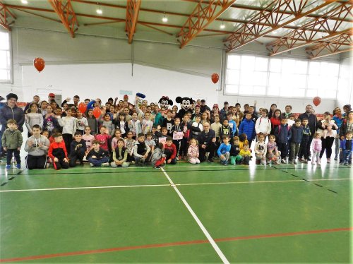 Activităţi recreative pentru 400 de copii ocrotiți de „Filantropia” Alba Iulia, Ocna Mureș Poza 112433
