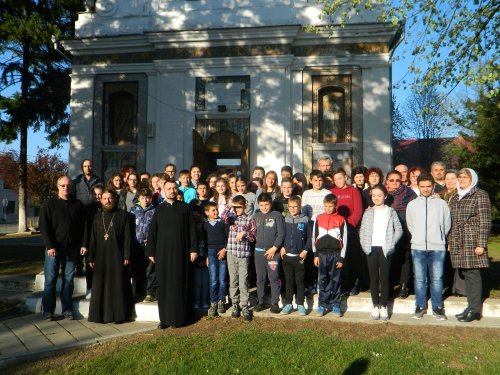 Dialog cu tinerii la Biserica „Sfântul Nicolae” din Bocșa Română