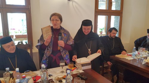 Lansarea volumului „Poeziile Măicuţeiˮ, la Mănăstirea Voroneţ Poza 111814