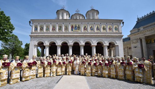 În Catedrala Patriarhală a fost sfințit Sfântul și Marele Mir Poza 111728