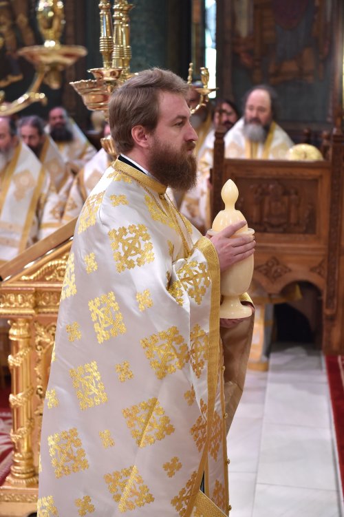 În Catedrala Patriarhală a fost sfințit Sfântul și Marele Mir Poza 111736