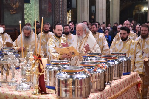 În Catedrala Patriarhală a fost sfințit Sfântul și Marele Mir Poza 111737