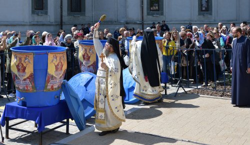 Procesiune și sfințirea apei la Catedrala Patriarhală Poza 111511
