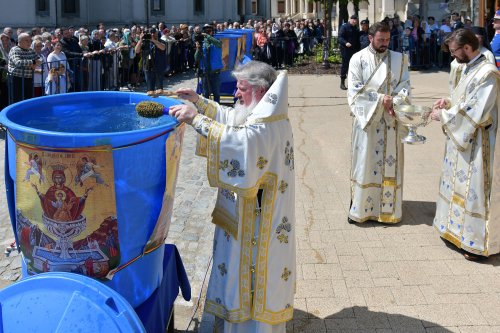 Procesiune și sfințirea apei la Catedrala Patriarhală Poza 111515