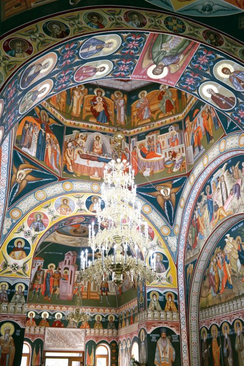 Resfinţire de biserică în parohia filantropiei creştine din Paşcani Poza 111398