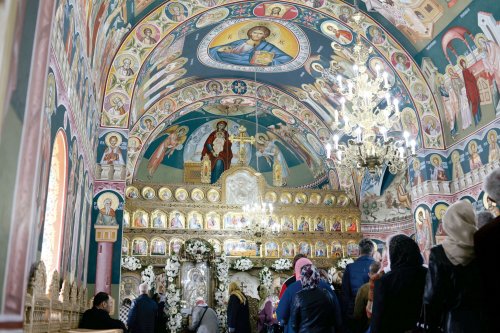Resfinţire de biserică în parohia filantropiei creştine din Paşcani Poza 111400