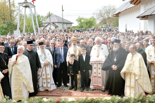Resfinţire de biserică în parohia filantropiei creştine din Paşcani Poza 111402