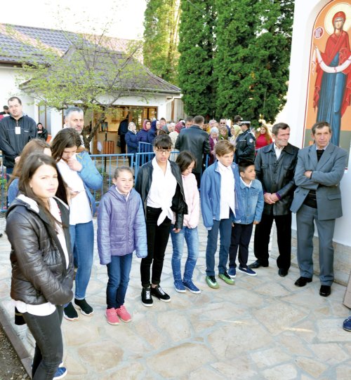 Resfinţire de biserică în parohia filantropiei creştine din Paşcani Poza 111404