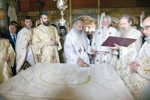 Resfinţire de biserică în parohia filantropiei creştine din Paşcani Poza 111405