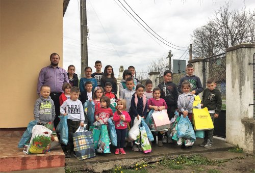 Daruri pentru copii și donație de alimente pentru beneficiarii „Filantropiei Ortodoxe” Alba Poza 115788