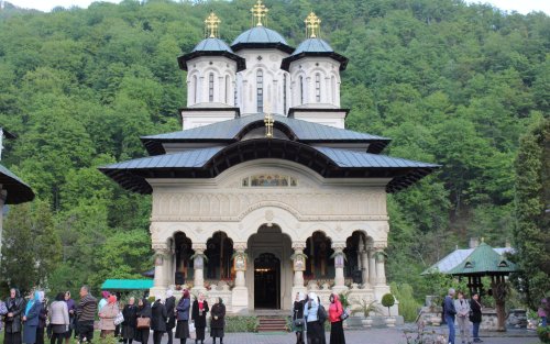 Timpul istoriei, sfinţit  la Mănăstirea Lainici Poza 115897