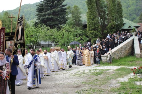 Timpul istoriei, sfinţit  la Mănăstirea Lainici Poza 115900