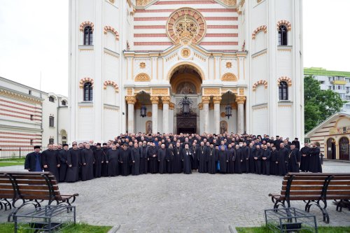 Conferință a clericilor prahoveni în Capitală  Poza 116088