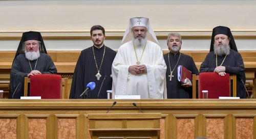 Conferință a clericilor prahoveni în Capitală  Poza 116093