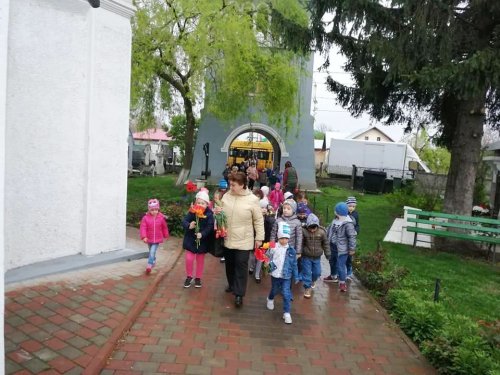 Educația, o prioritate  la parohia din Fierbinți-Târg Poza 116158