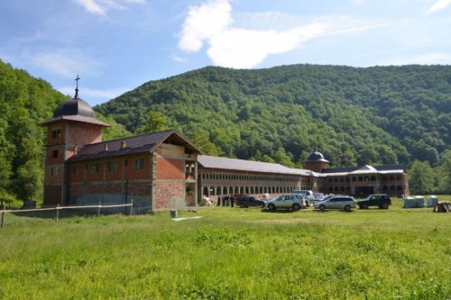 Mănăstirea Coşuştea-Crivelnic şi-a serbat hramul Poza 116153