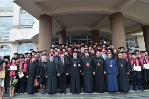 Curs festiv pentru o nouă promoție de absolvenți, la Facultatea de Teologie Ortodoxă din Alba Iulia