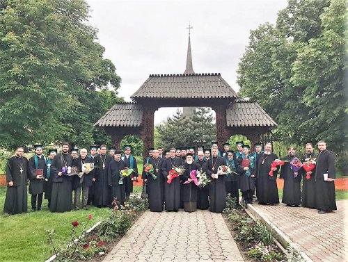 Festivitate de absolvire la Facultatea de Teologie Ortodoxă din Arad Poza 116405