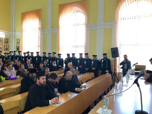 Festivitate de absolvire la Facultatea de Teologie Ortodoxă din Arad Poza 116407