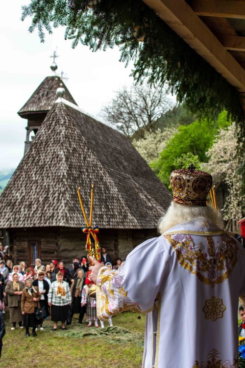 Sfinţirea bisericii din lemn de la Fărcaşa - Neamţ Poza 116581