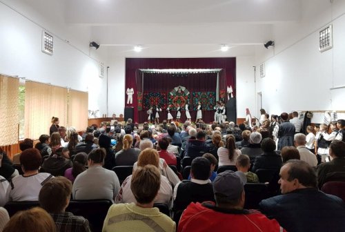 Spectacolul „Tradiție și spiritualitate în satul românesc”, în Lunca Mureșului, Aiud Poza 116677