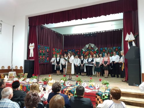 Spectacolul „Tradiție și spiritualitate în satul românesc”, în Lunca Mureșului, Aiud Poza 116679