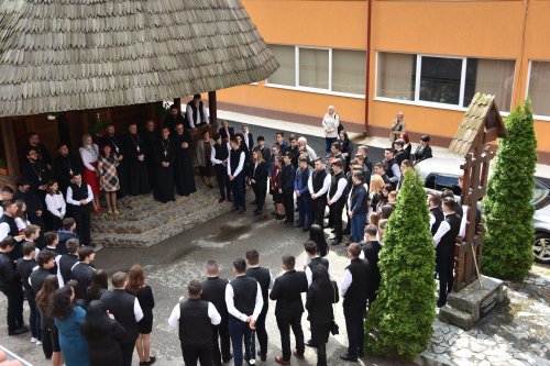 Curs festiv pentru studenții teologi și elevii seminariști din Episcopia Caransebeşului