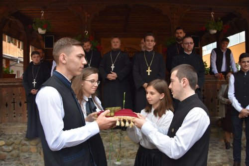 Curs festiv pentru studenții teologi și elevii seminariști din Episcopia Caransebeşului Poza 116742