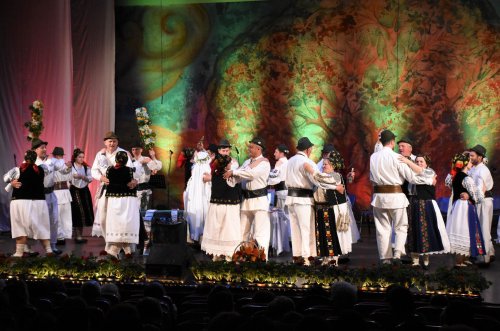 Spectacol folcloric „Reîntoarcerea la tradiții”, la Cluj-Napoca Poza 116866