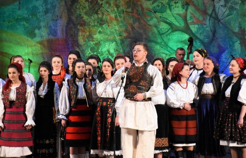 Spectacol folcloric „Reîntoarcerea la tradiții”, la Cluj-Napoca Poza 116867