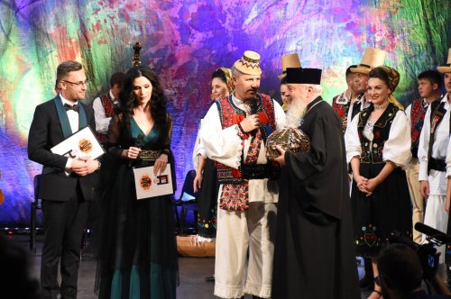 Spectacol folcloric „Reîntoarcerea la tradiții”, la Cluj-Napoca Poza 116869