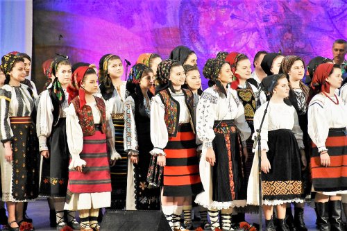 Spectacol folcloric „Reîntoarcerea la tradiții”, la Cluj-Napoca Poza 116871