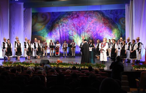 Spectacol folcloric „Reîntoarcerea la tradiții”, la Cluj-Napoca Poza 116872