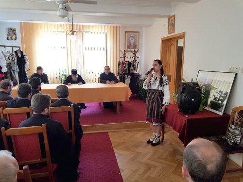 Conferinţă preoţească şi campanie umanitară în Protoieria Fălticeni Poza 117230