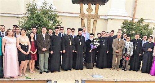 Festivitate de absolvire la Seminarul Teologic Ortodox din Arad Poza 117305