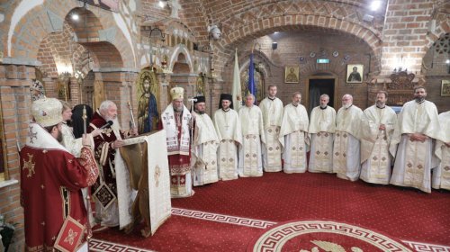 Preasfinţitul Părinte Iustin, Episcopul Maramureşului şi Sătmarului și-a cinstit ocrotitorul Poza 117630